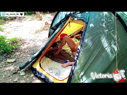 ❤️ ថតដោយកាមេរ៉ា Passionate jerk off Stranger in a tent ❤️❌ អាសអាភាស នៅ km.sexeey.ru ❤